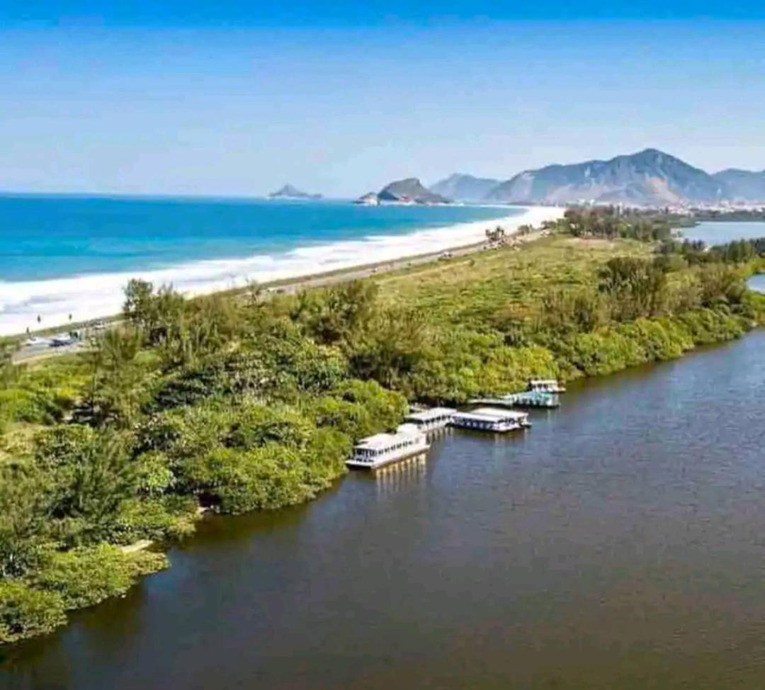 Na Barra Da Tijuca Proximo Rio Centro E Ao Lado Da Praia, Moro No Séjour chez l'habitant